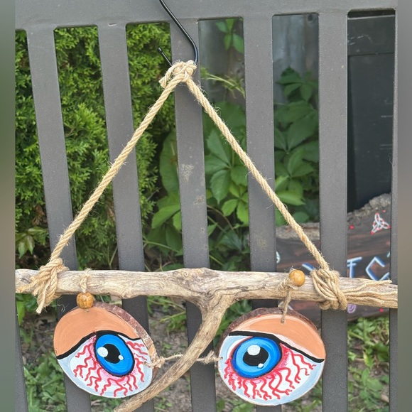 Handmade Eyeball Driftwood Yard Art – Quirky Garden Hanging - Picture 4 of 11